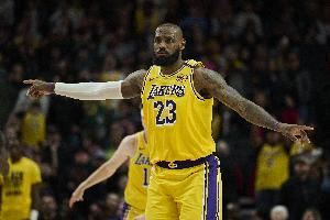 夸梅-布朗：詹姆斯满脑子只有生意 跟他打交道要么服从要么滚蛋