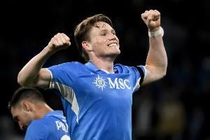 麦克托米奈伤愈复出替补出场，那不勒斯热身赛1-1战平意丙球队