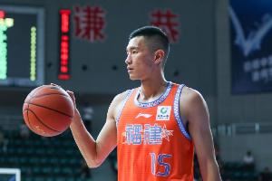 媒体人：陈林坚明天抵济南体检&试训 一切正常将去青岛加入山东队