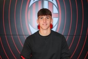 迪马:AC米兰有意续约17岁中场新星埃马努埃莱-萨拉